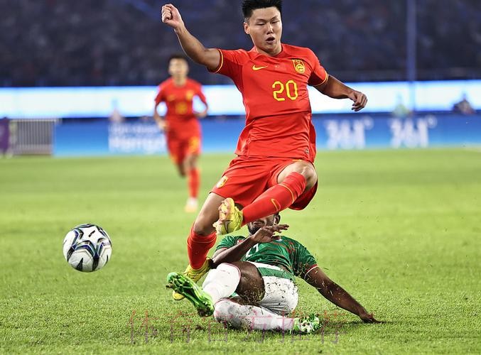 中国男足亚运队0:0孟加拉国队 小组第一晋级 中国男足亚运队0:0孟加拉国队 小组第一晋级